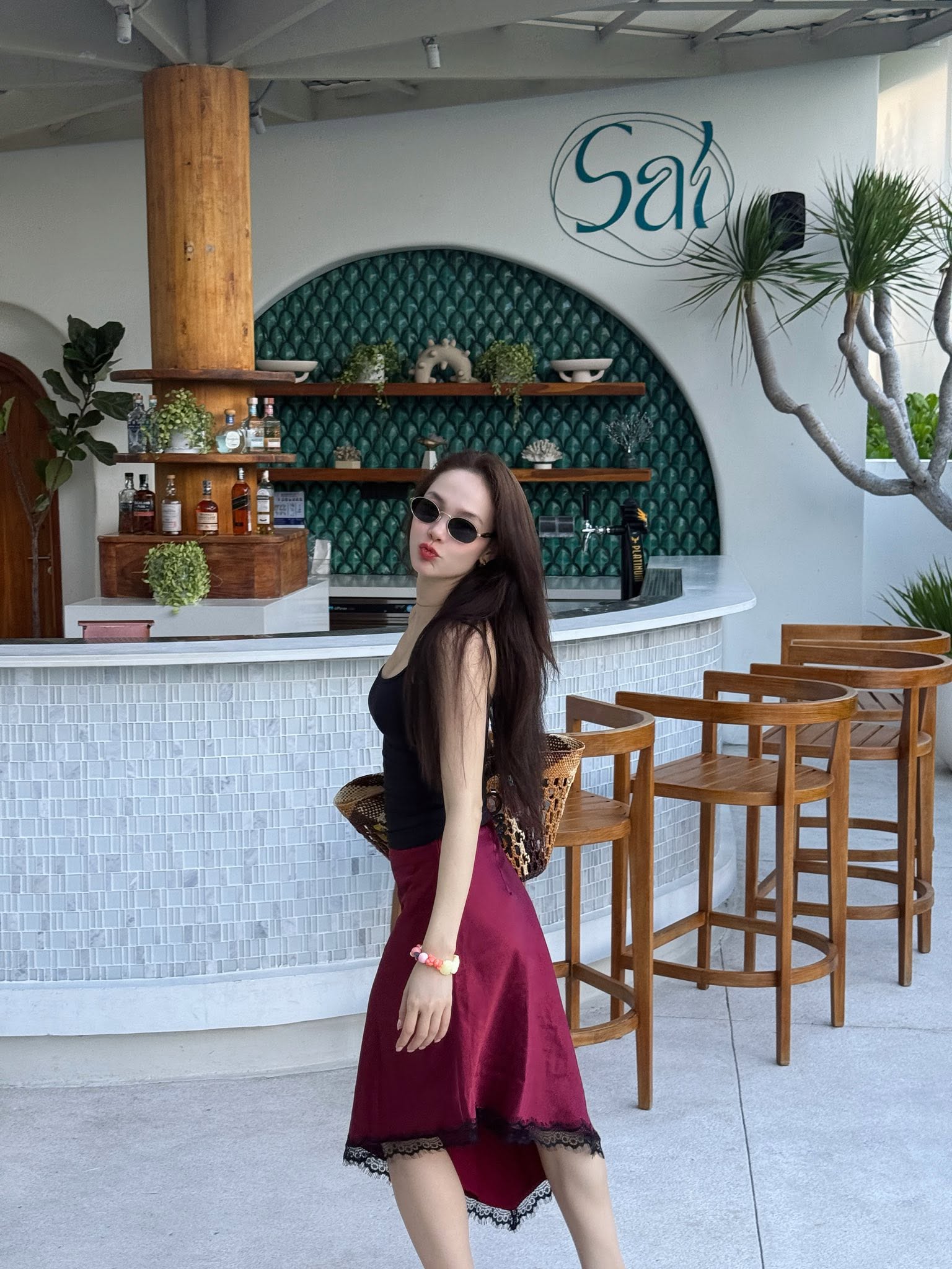 "Chị đẹp" Vbiz càng mặc đơn giản càng sang: Item basic qua tay cũng hóa đắt giá - Ảnh 2.