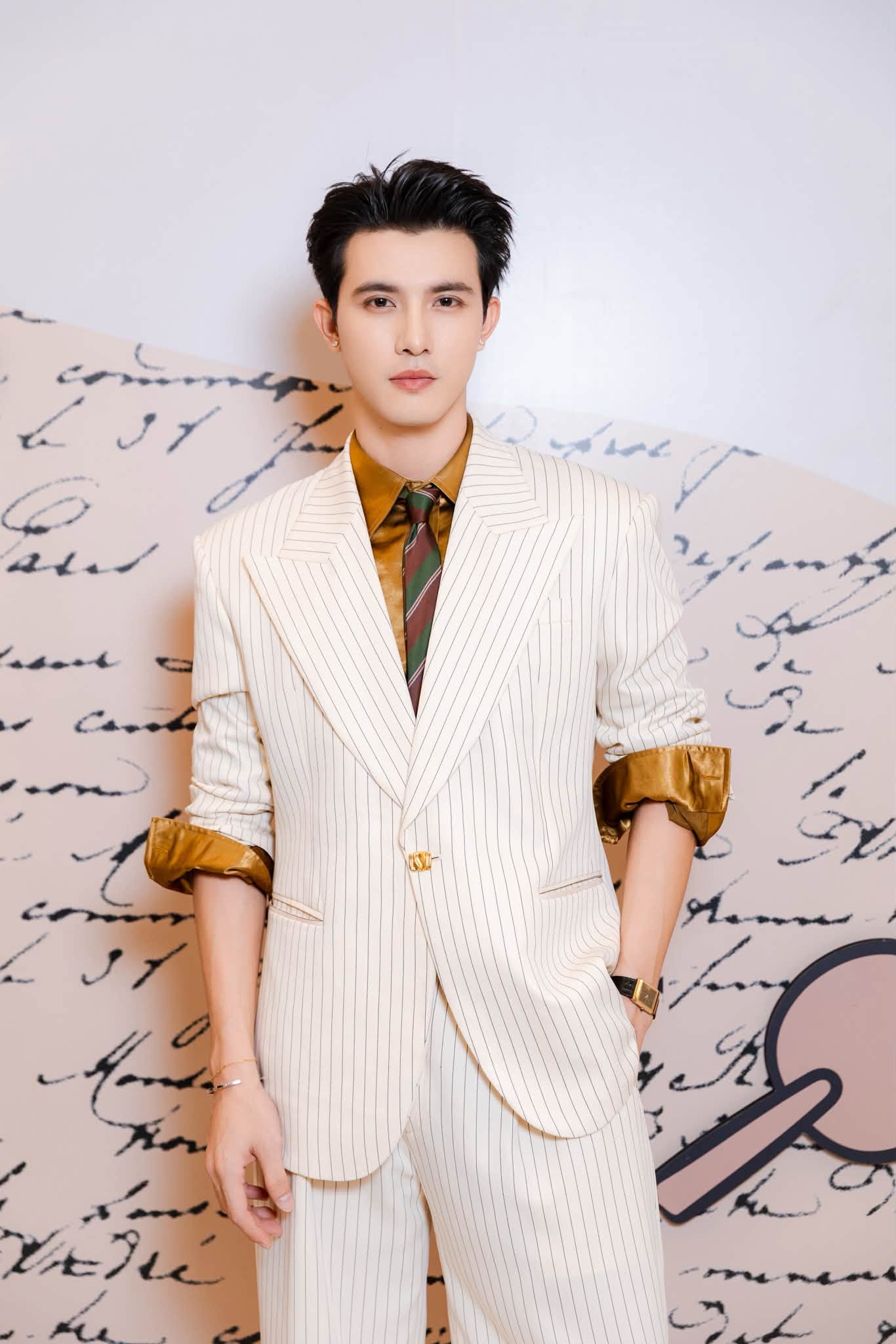 Trần Ngọc Vàng xin lỗi giữa loạt 