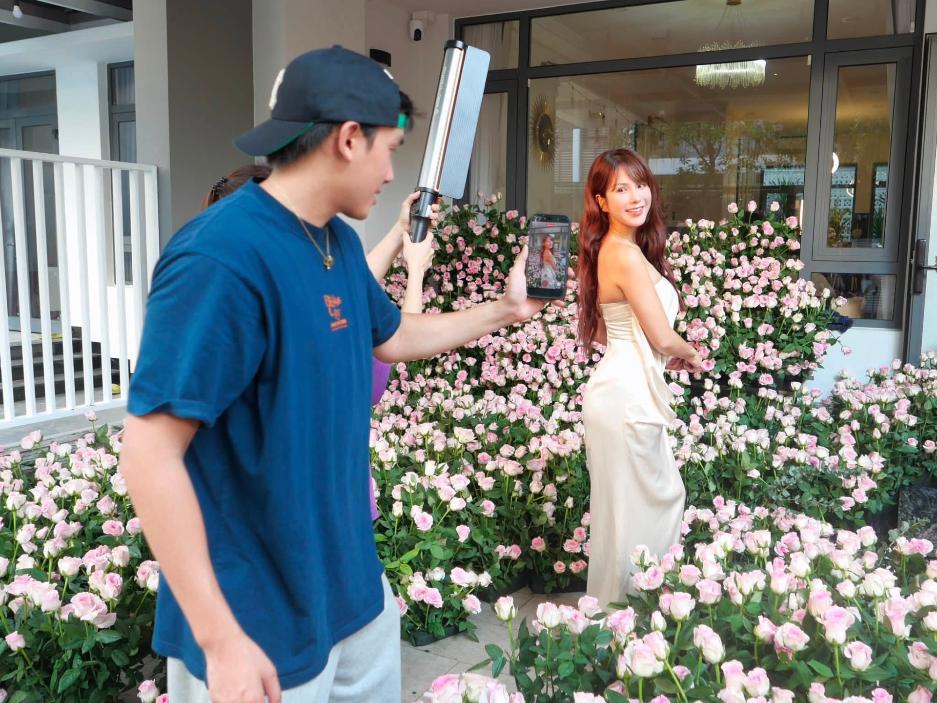Tình trẻ kém 11 tuổi của Diệp Lâm Anh phản ứng khi bị nói như con trai dắt mẹ đi sự kiện- Ảnh 4.