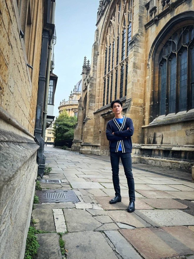 Chủ tịch ACB Trần Hùng Huy “khoe” đi học tại Oxford, doanh nhân Cường Đô La liền bình luận 1 câu- Ảnh 2.