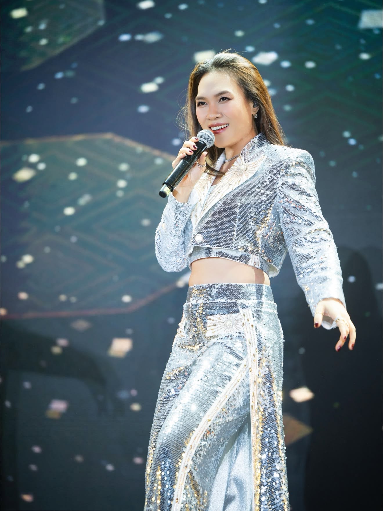 Ca sĩ Việt hát 3 ca khúc giá 1,2 tỷ đồng: Thủ khoa Nhạc viện nổi tiếng 30 năm, có biệt thự ở trung tâm TP.HCM- Ảnh 9.