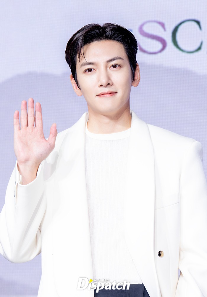 Sự kiện toàn sao khủng: Ji Chang Wook chuẩn bạch mã hoàng tử, mỹ nhân đẹp nhất thế giới ga lăng với Son Ye Jin- Ảnh 3.