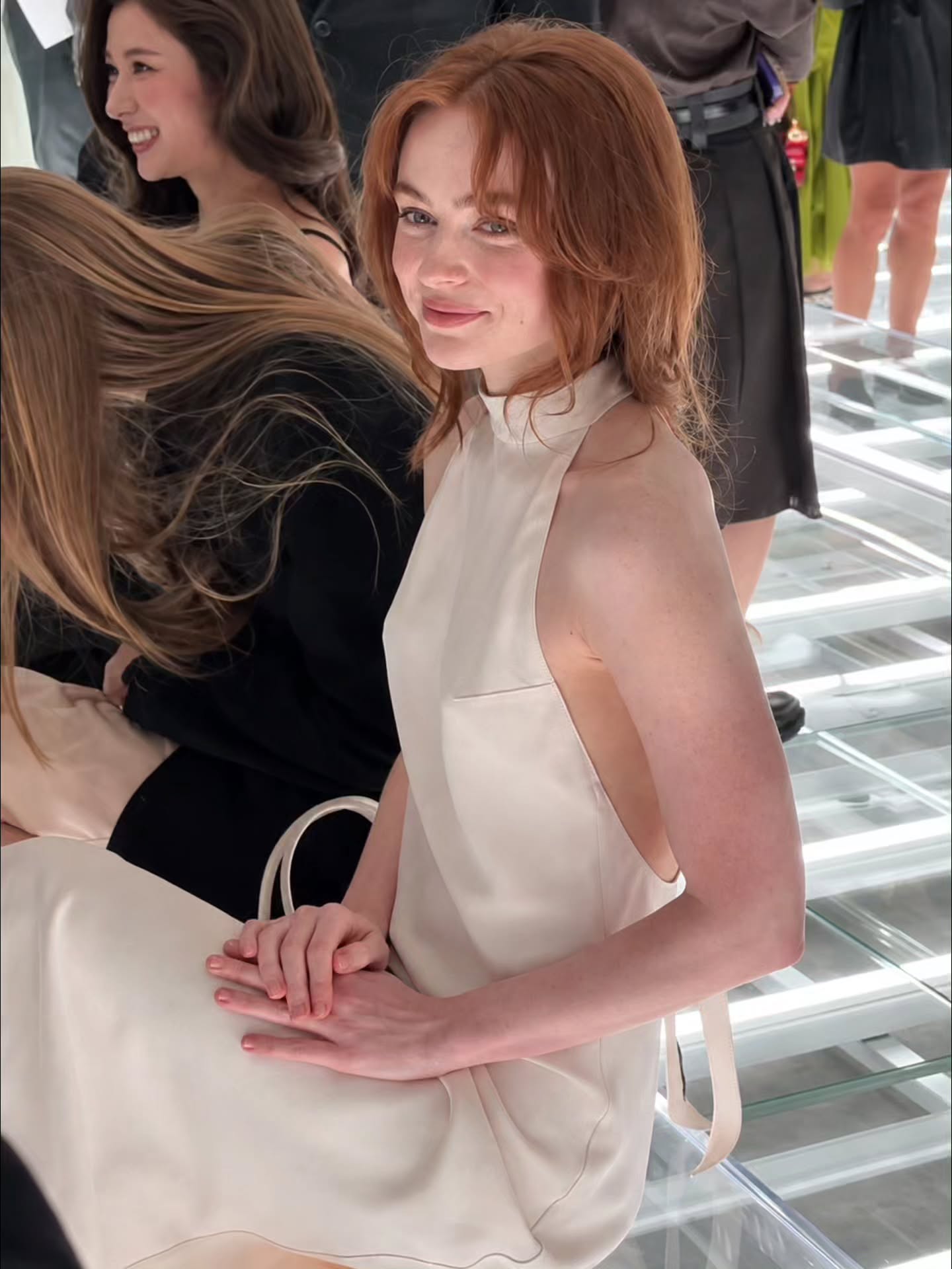 "Bạch Tuyết tóc đỏ" xuất hiện gây sốt show Prada: Visual được ví như Lindsay Lohan thời trẻ- Ảnh 4.