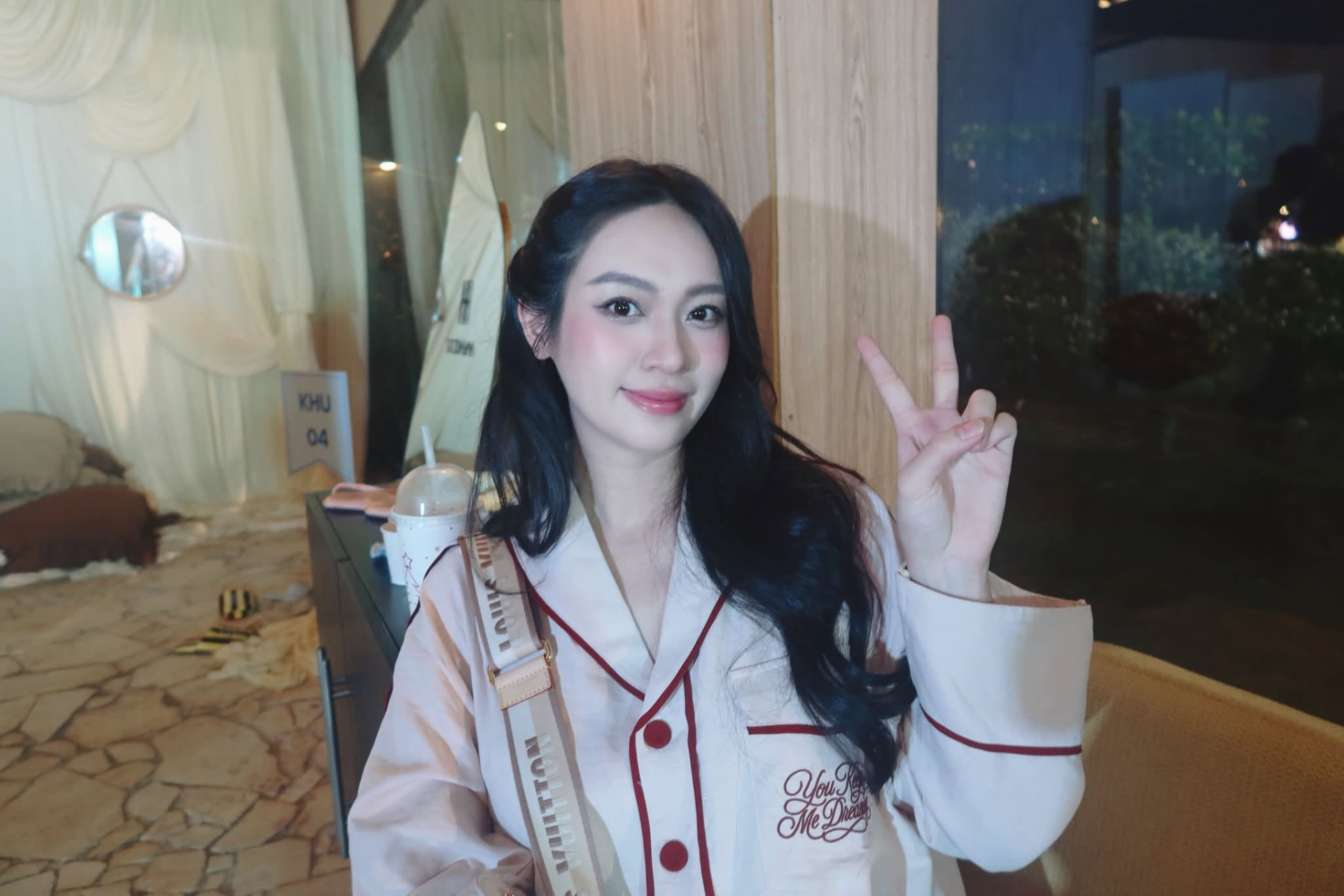 Diệp Lâm Anh đáp trả Vũ Thúy Quỳnh: "1 câu tử tế sau khi lạm quyền cũng chưa thấy, bé có đòi cũng phải nhắn với mẹ đẻ 1 tiếng"- Ảnh 1.