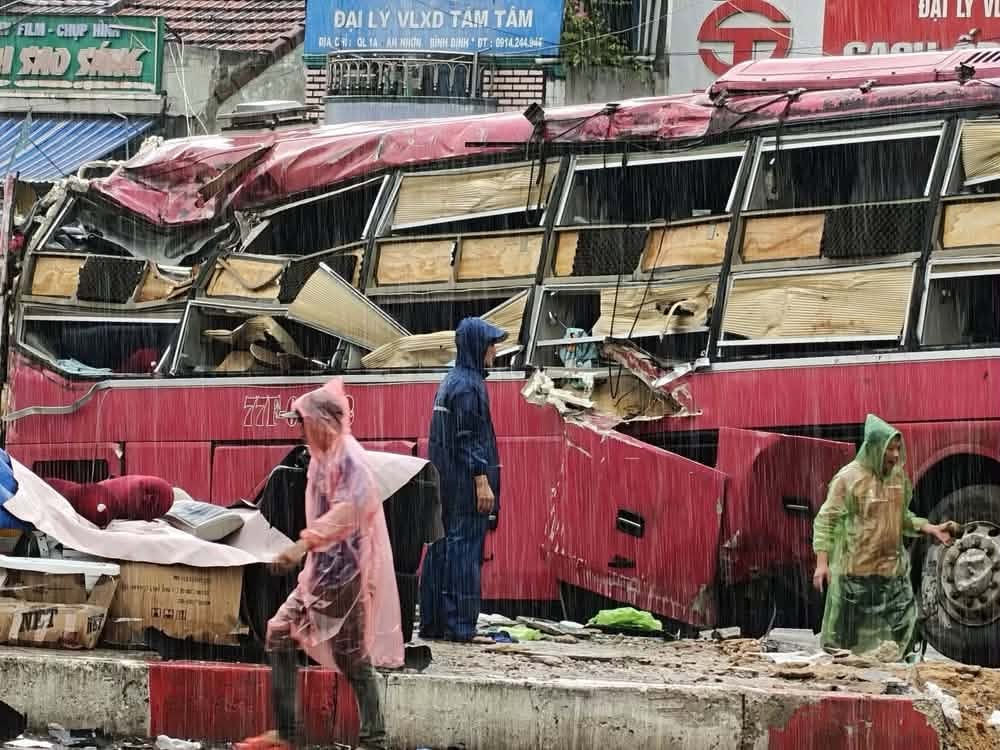 Vụ lật xe khách 2 người tử vong: Về quê lo đám giỗ, mẹ chồng, con dâu và cháu nội gặp nạn khi gần tới nhà - Ảnh 2.