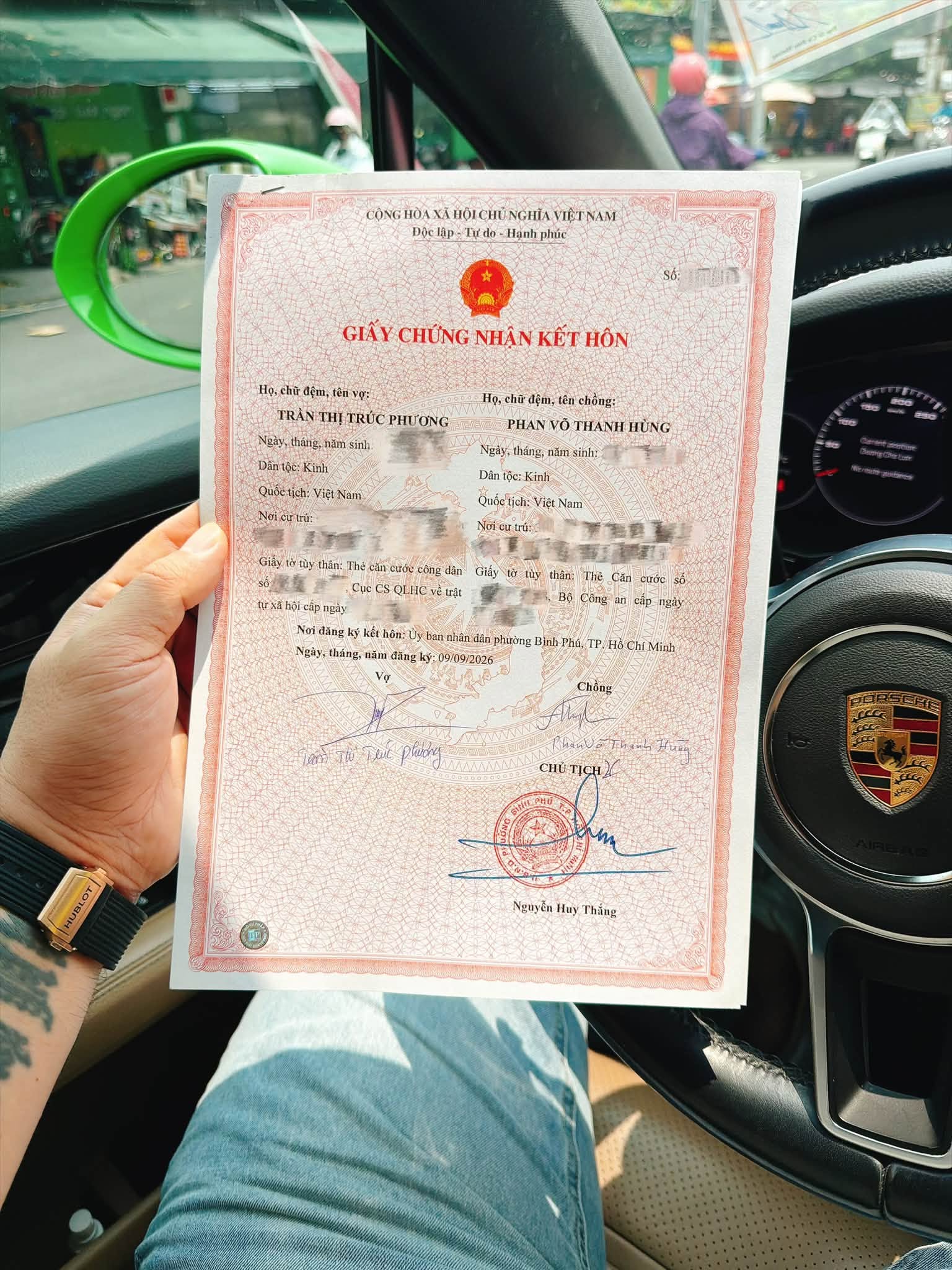 Cặp đôi ca sĩ Vbiz - CEO là mẹ đơn thân 3 con thông báo đăng ký kết hôn- Ảnh 2.