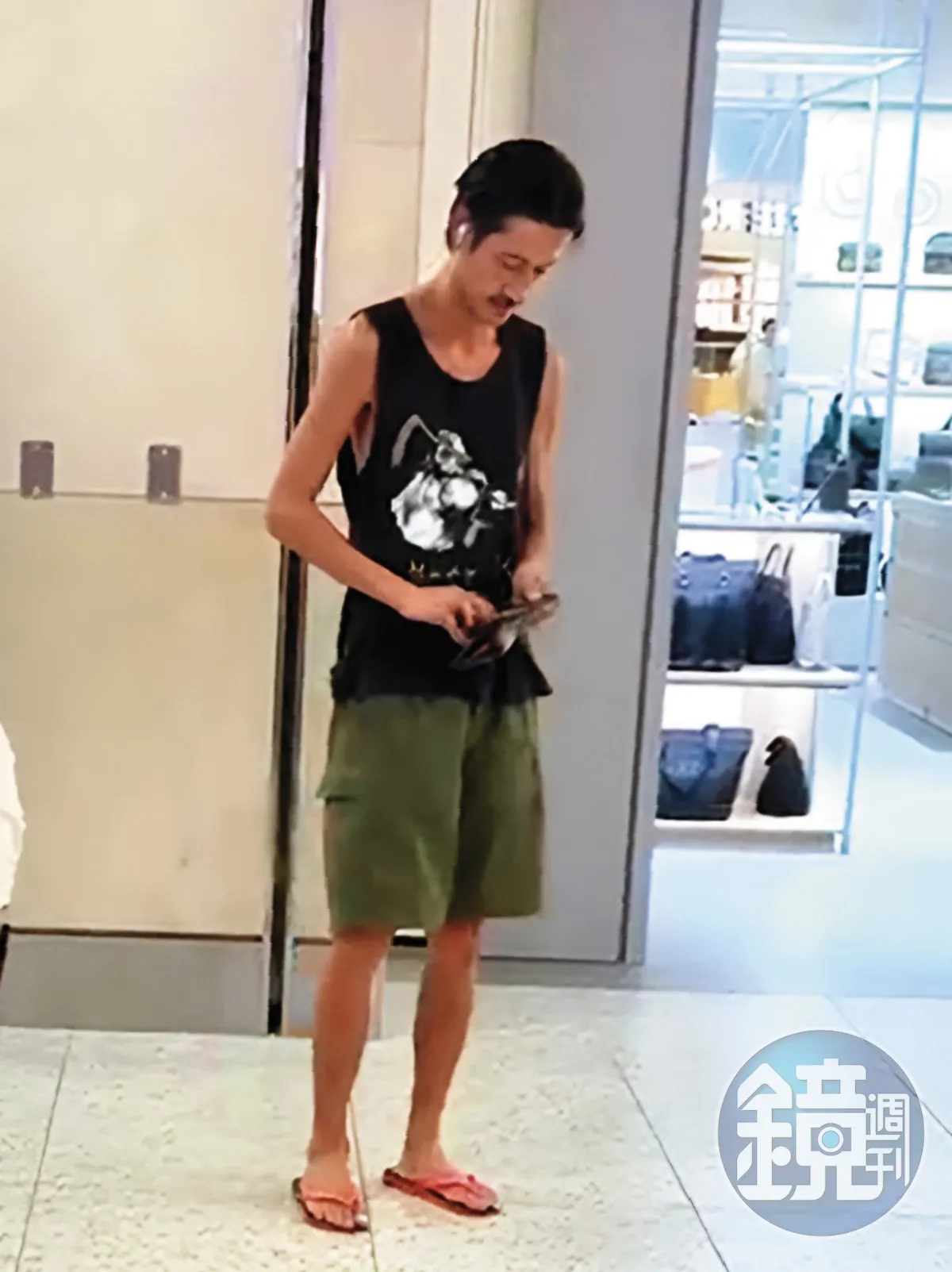 Tình hình của nam thần màn ảnh mất trí, ngày đêm đi lang thang khắp nơi sau cú sốc mẹ ruột qua đời- Ảnh 3.