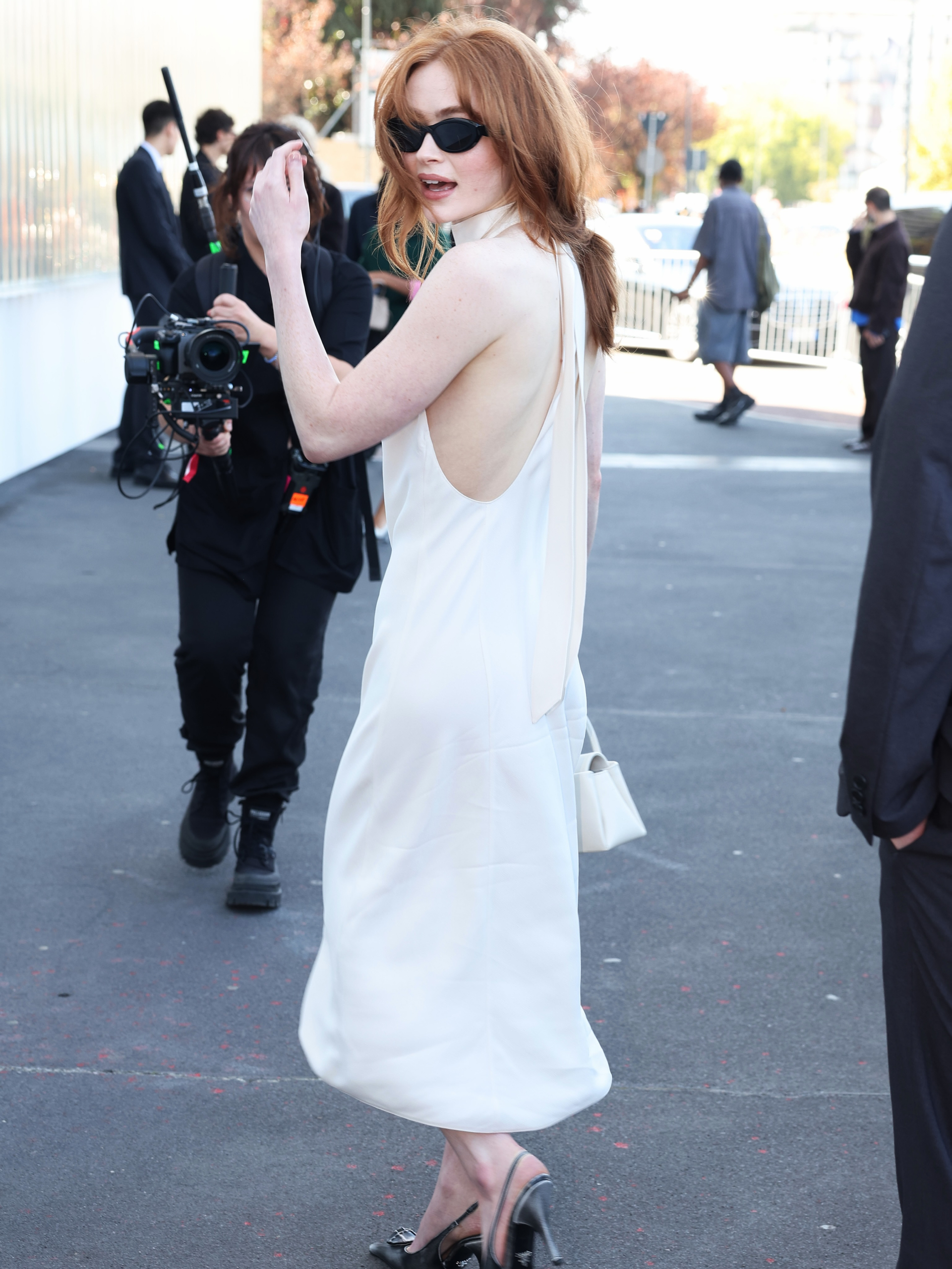 "Bạch Tuyết tóc đỏ" xuất hiện gây sốt show Prada: Visual được ví như Lindsay Lohan thời trẻ- Ảnh 1.