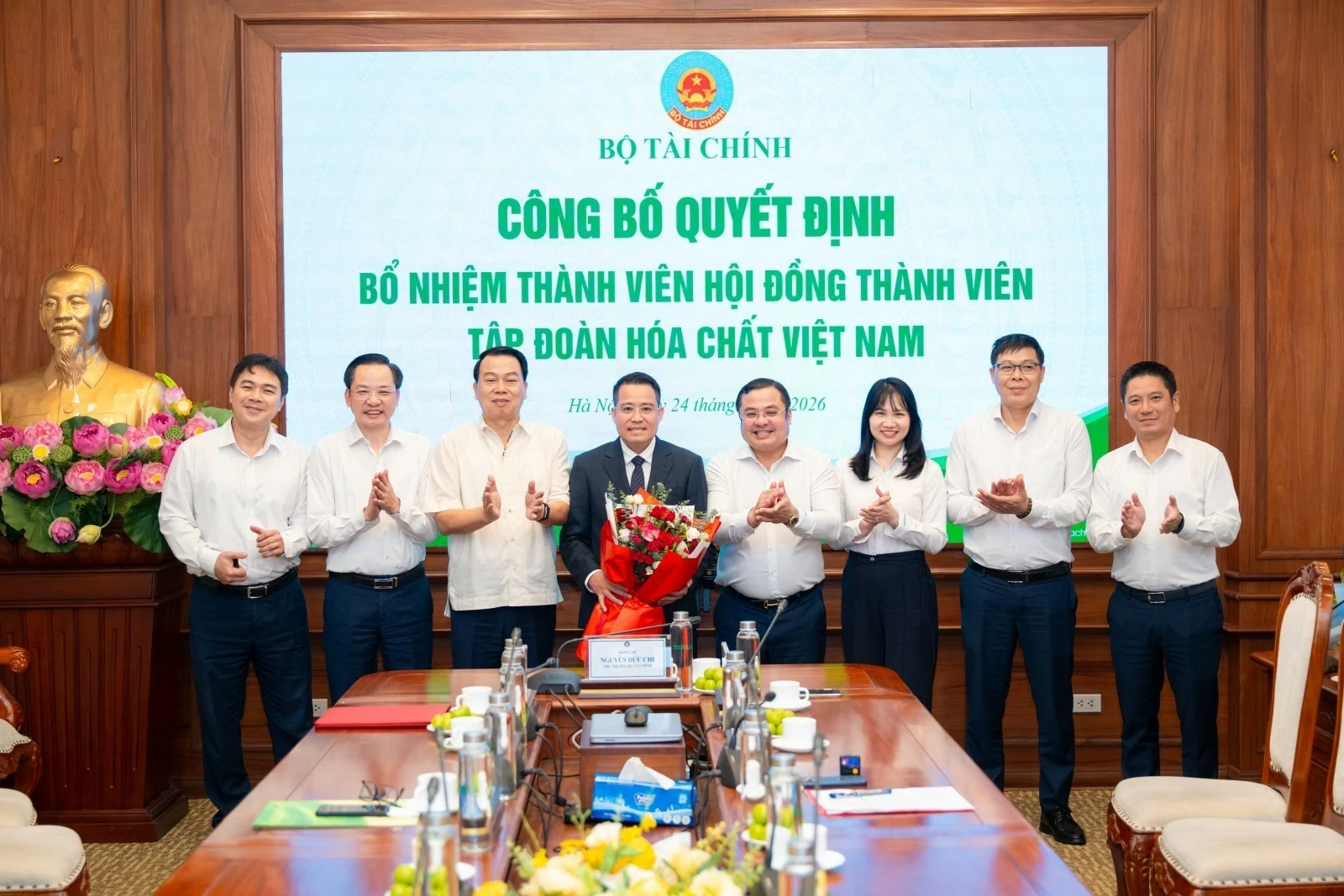 Công bố quyết định bổ nhiệm Thành viên Hội đồng thành viên Tập đoàn Hóa chất Việt Nam Công bố quyết định bổ nhiệm Thành viên Hội đồng thành viên Tập đoàn Hóa chất Việt Nam