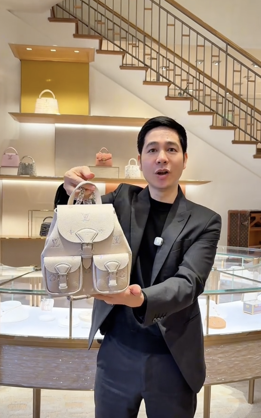 Gần 1 triệu người xem Louis Vuitton Việt Nam gợi ý balo mùa khai giảng- Ảnh 1.