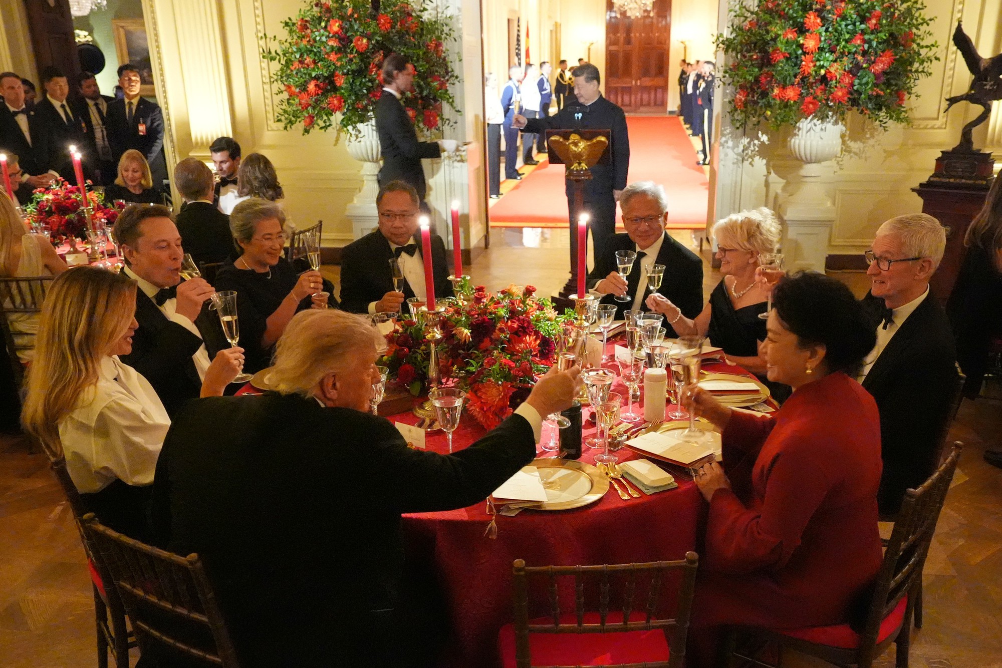 Hơn 130 khách dự quốc yến, 4 cái tên ngồi cùng bàn Tổng thống Donald Trump và Chủ tịch Trung Quốc Tập Cận Bình có gì đặc biệt?- Ảnh 1.