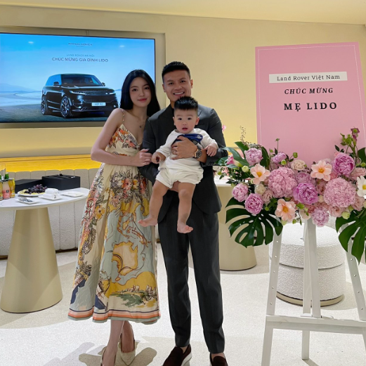 Xế hộp hơn 8 tỷ đồng Quang Hải tặng vợ- Ảnh 1.