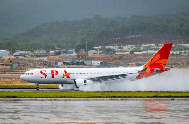 Chiếc máy bay thân rộng đầu tiên của Sun PhuQuoc Airways đã hạ cánh an toàn tại Cảng HKQT Phú Quốc.