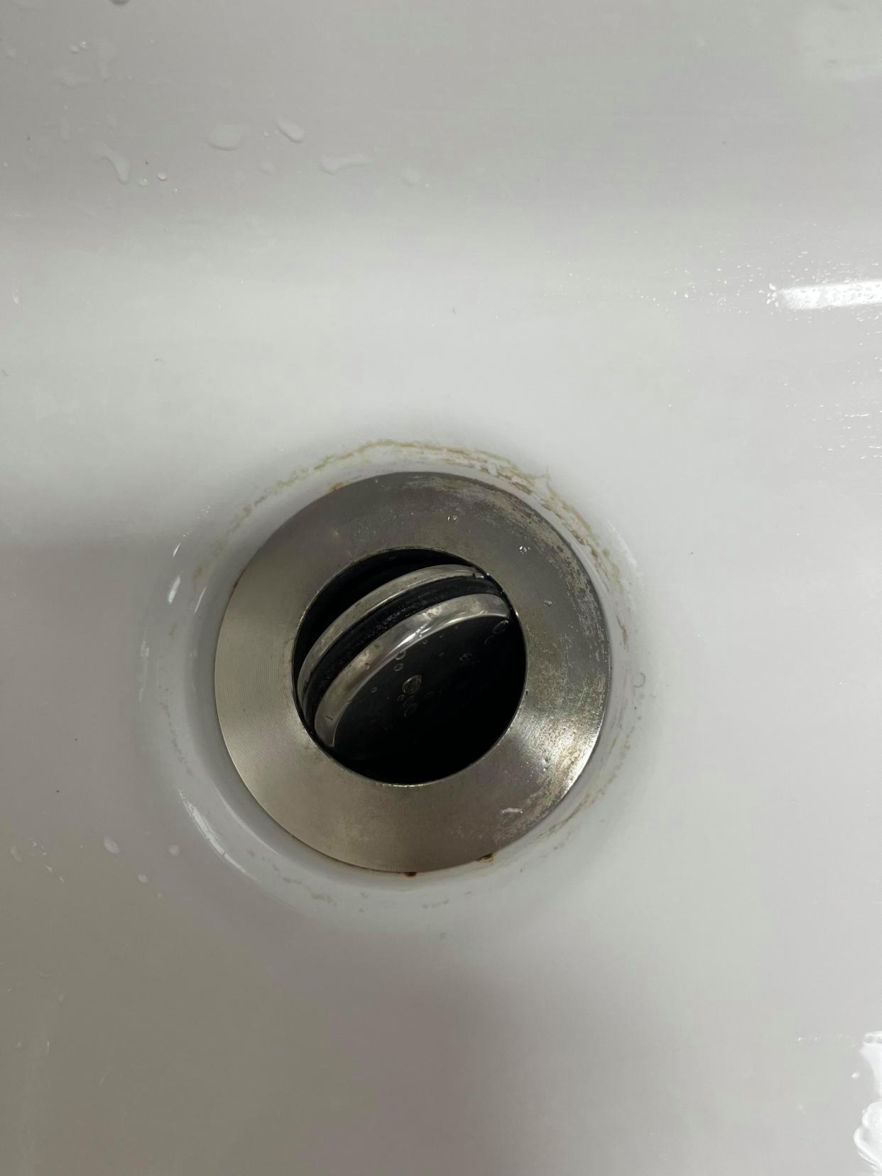 12 mẹo dọn nhà từ cư dân mạng khiến nhiều người bất ngờ: Toàn cách đơn giản nhưng xử lý đúng những chỗ khó làm sạch nhất- Ảnh 7.