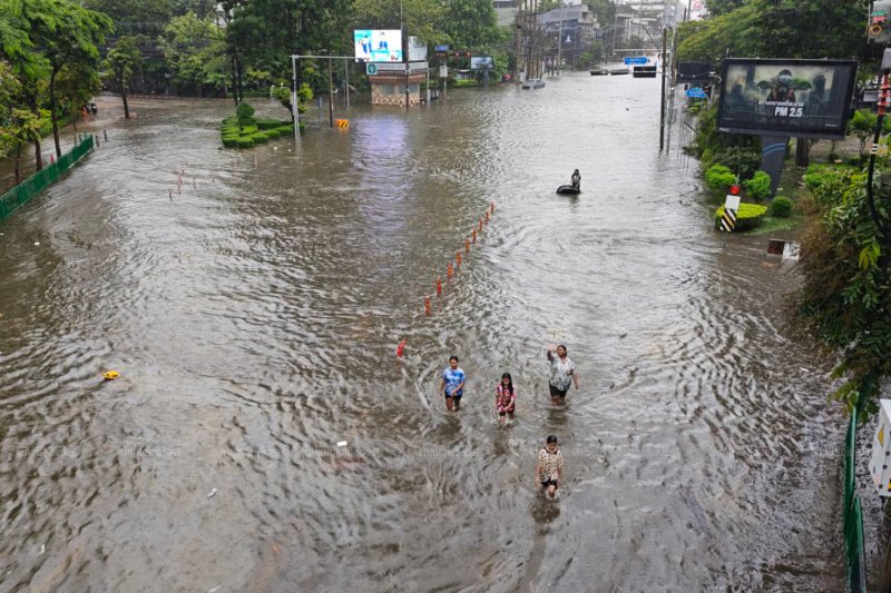 Toàn cảnh Bangkok sau gần 48 giờ mưa lớn, cả 50 quận đều là vùng thiên tai- Ảnh 5.