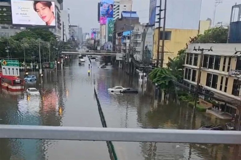 Toàn cảnh Bangkok sau gần 48 giờ mưa lớn, cả 50 quận đều là vùng thiên tai- Ảnh 8.