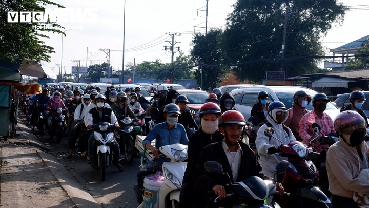 Cảnh trái ngược ở cửa ngõ TP.HCM, cao tốc, bến phà trong ngày cuối nghỉ lễ 2/9- Ảnh 1.