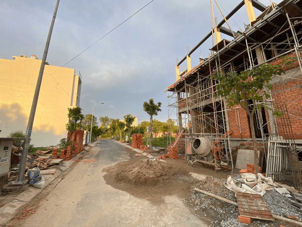 Những loại công trình được miễn giấy phép xây dựng người dân cần biết: Có nhà cấp 4, nhà ở riêng lẻ dưới 7 tầng với tổng diện tích sàn dưới 500 m2- Ảnh 1.