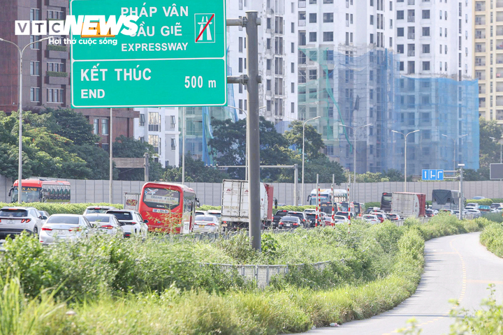 Chưa hết nghỉ lễ 2/9, cửa ngõ Hà Nội đã tắc cứng, ô tô xếp hàng dài trên cao tốc- Ảnh 9.
