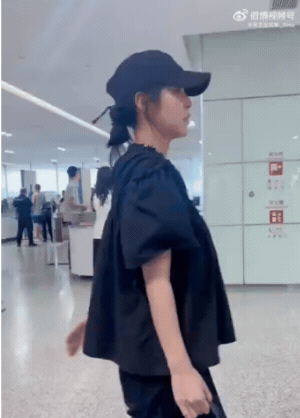 Nữ chính phim Tết 2.700 tỷ nghi lộ bụng bầu 7 tháng, cha của đứa trẻ lẽ nào là nam diễn viên SN 1995?- Ảnh 2.