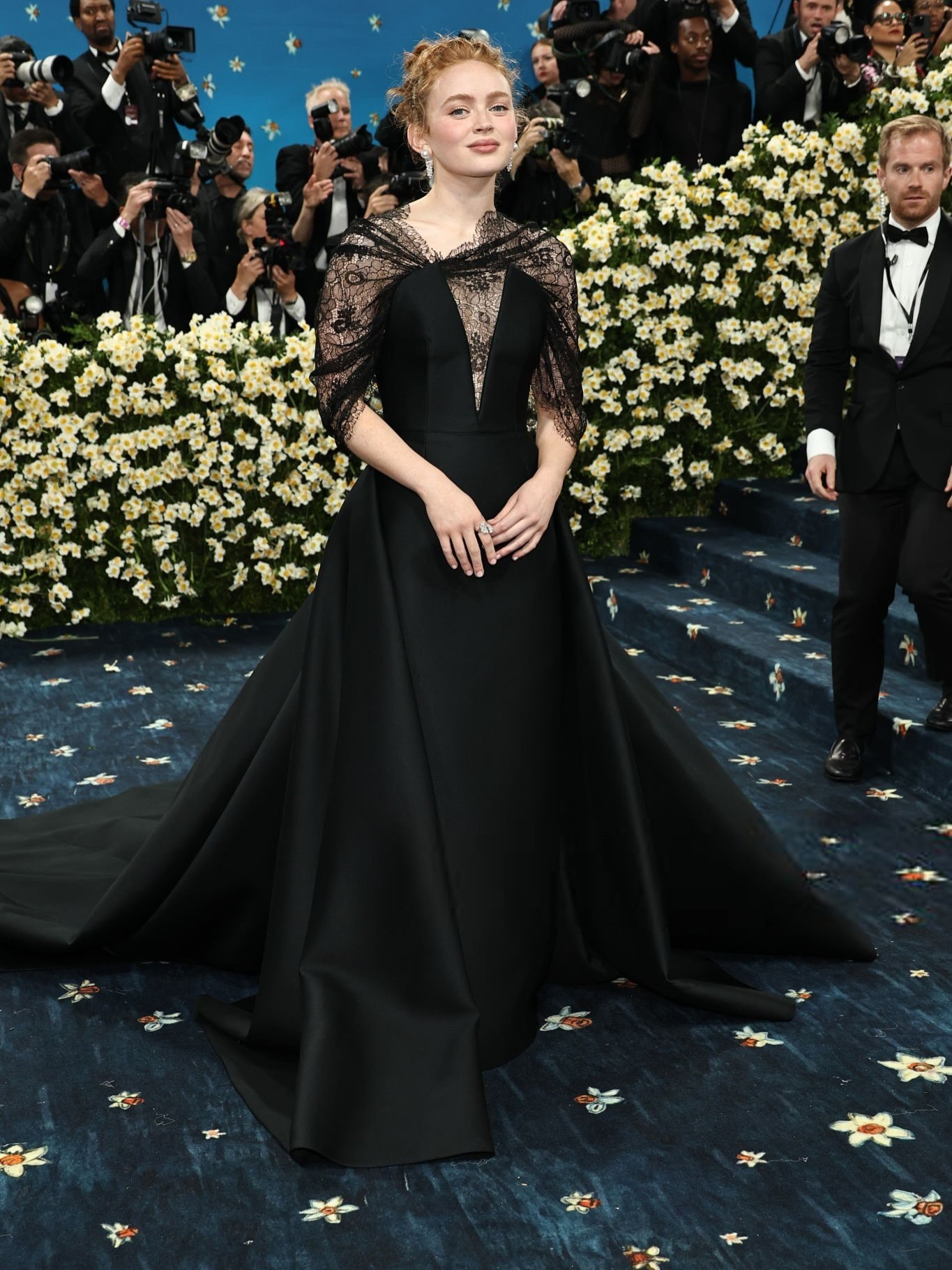 "Bạch Tuyết tóc đỏ" xuất hiện gây sốt show Prada: Visual được ví như Lindsay Lohan thời trẻ- Ảnh 9.