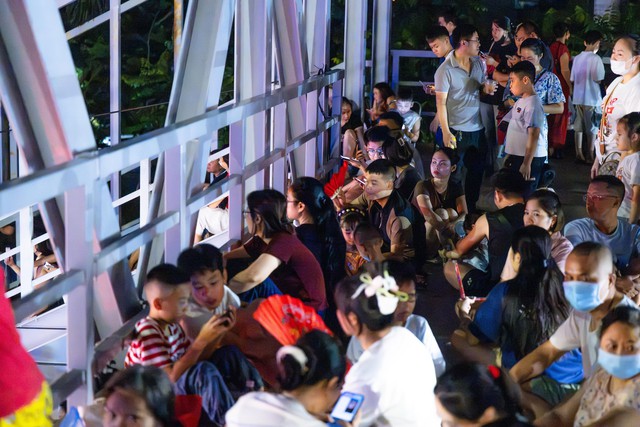 Pháo hoa rực sáng trên bầu trời mừng Quốc khánh 2/9 - Ảnh 38.