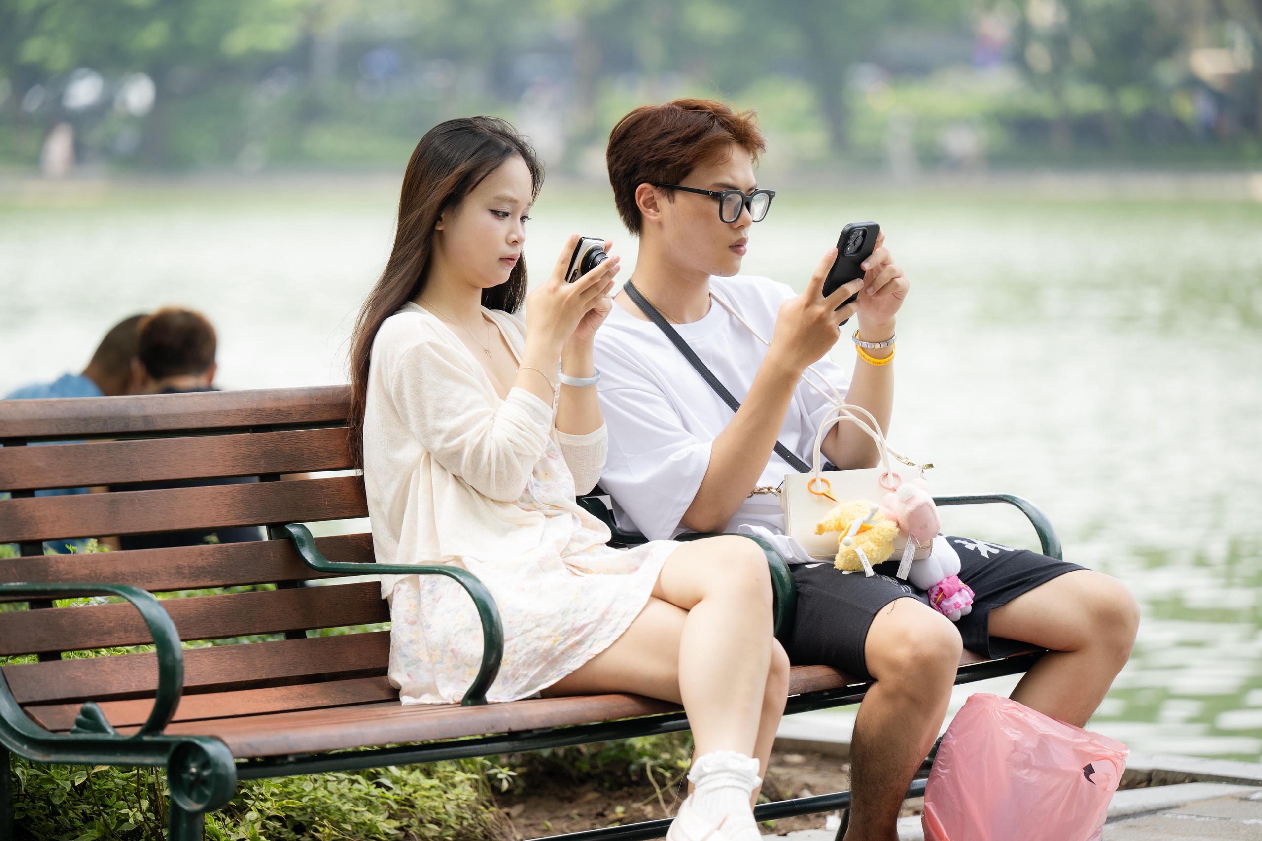 “Quyết không để các nàng thơ nhàm chán”: Hồ Gươm lại thay thảm hoa mới, Hà Nội dạo này thơ thế nhỉ! - Ảnh 36.