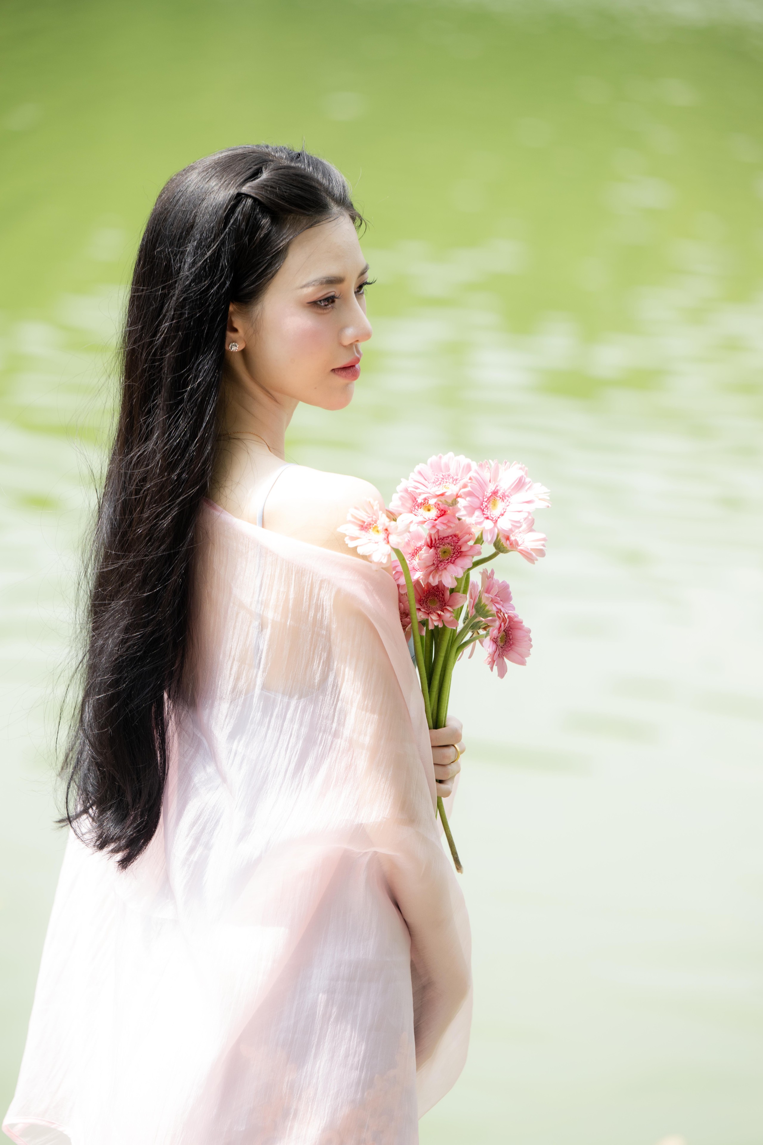 “Quyết không để các nàng thơ nhàm chán”: Hồ Gươm lại thay thảm hoa mới, Hà Nội dạo này thơ thế nhỉ! - Ảnh 18.