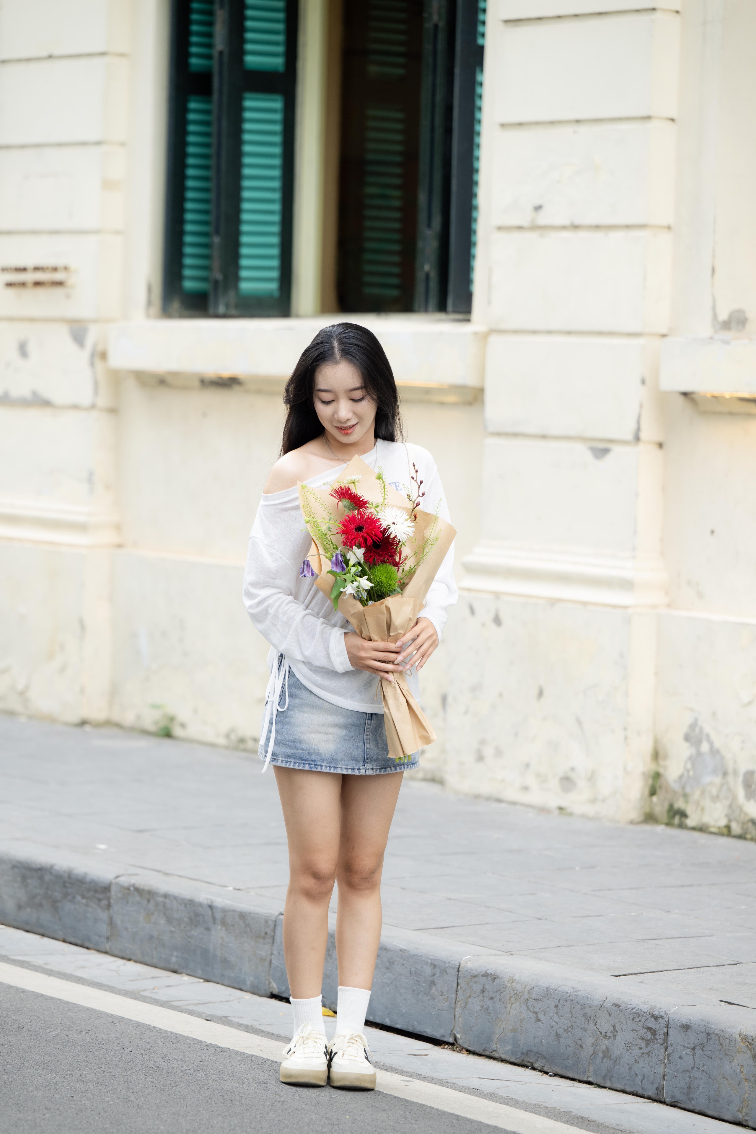 “Quyết không để các nàng thơ nhàm chán”: Hồ Gươm lại thay thảm hoa mới, Hà Nội dạo này thơ thế nhỉ! - Ảnh 37.