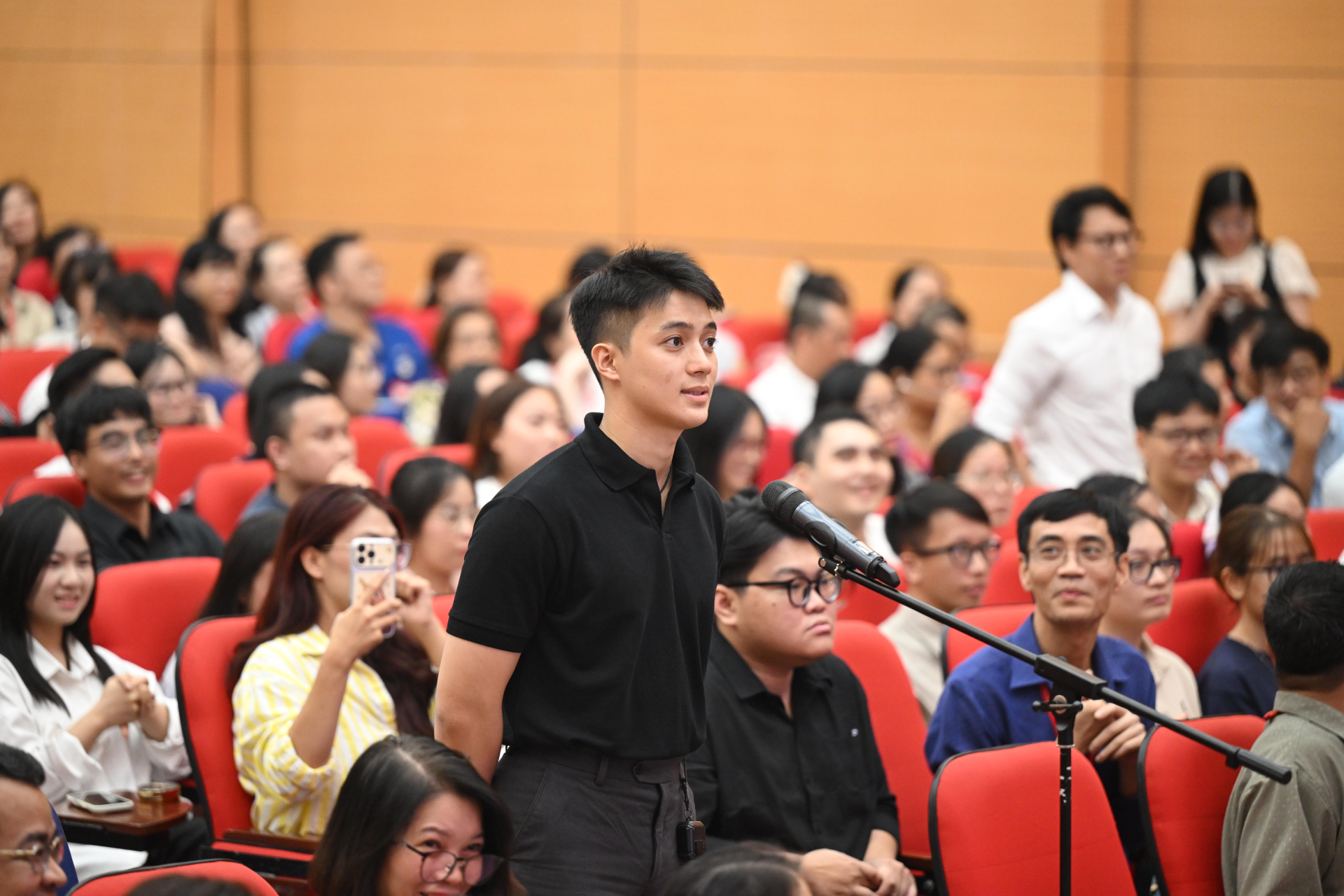 Bác sĩ nội trú Vũ Quang Huy chuyên ngành Ung thư gây sốt Match Day "gánh" combo: IELTS 8.0, đẹp trai, học vấn đỉnh - Ảnh 1.