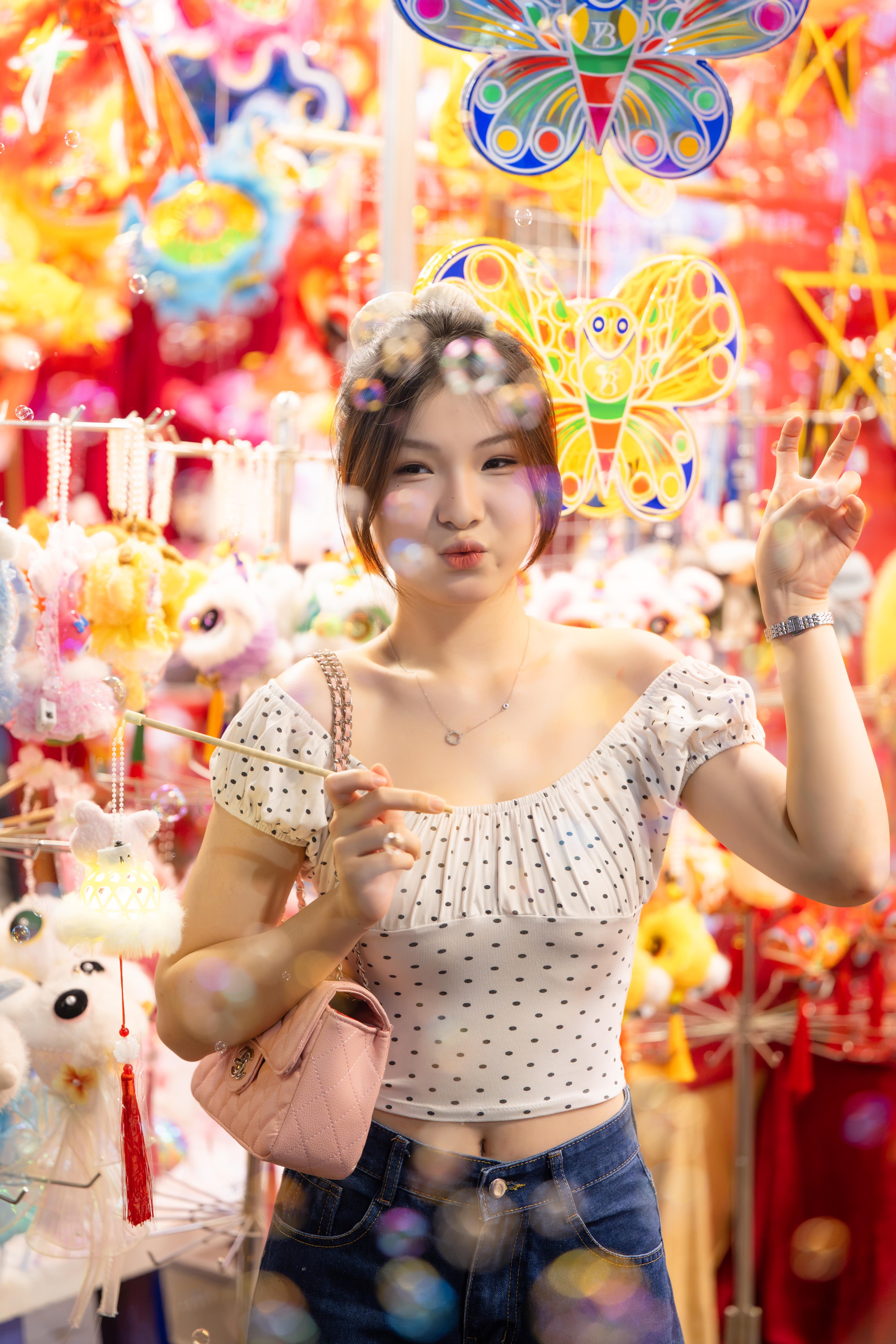 Đêm Trung thu: Hàng Mã chìm trong biển người, cấm xe 24/24, TP.HCM mưa vừa ngớt giới trẻ liền xuống đường - Ảnh 47.