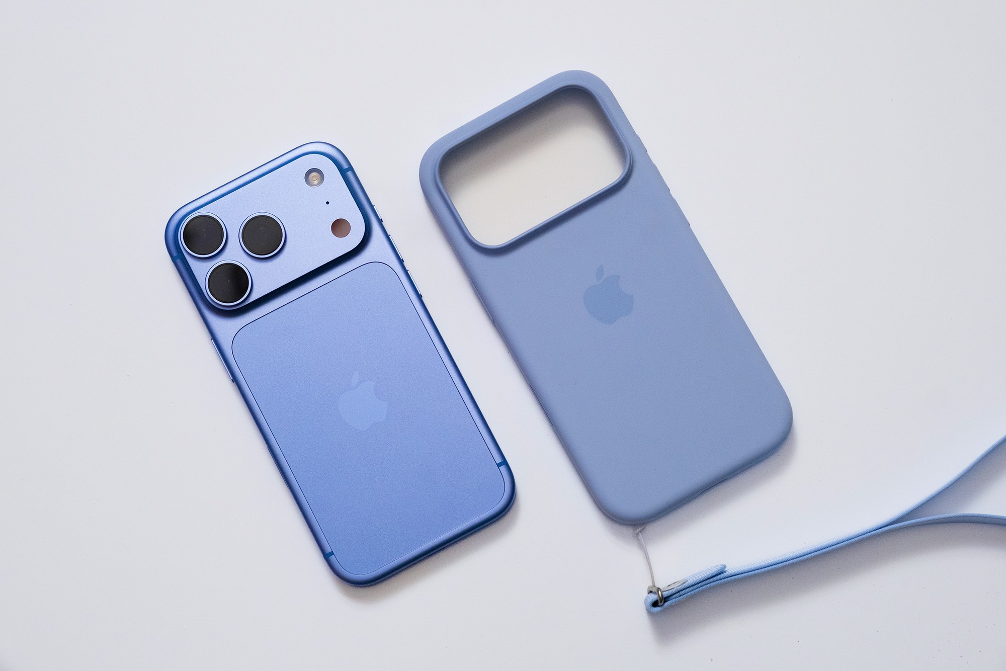Trên tay sớm iPhone 18 Pro chính hãng Việt Nam: Màu Xanh Băng Thanh càng nhìn càng đẹp lạ! - Ảnh 2.