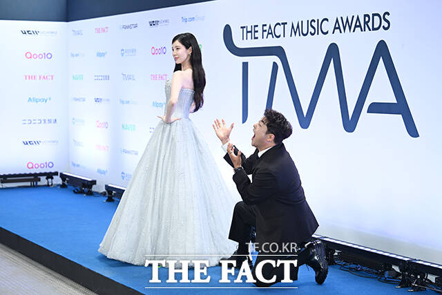 Sự kiện hot nhất showbiz hôm nay: Seohyun (SNSD) hóa nữ thần, nam thần BAD "hẩy ngực" chiếm trọn spotlight- Ảnh 5.