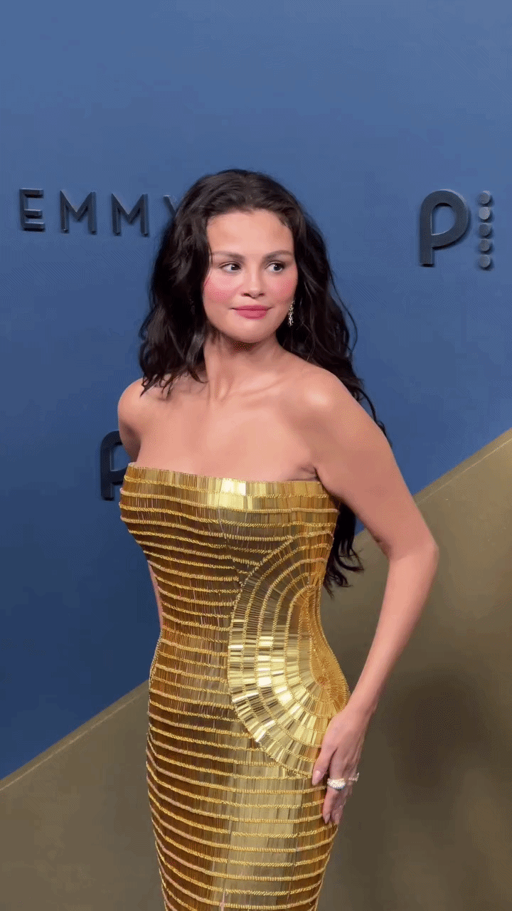 Selena Gomez dạo phố với diện mạo khó tin- Ảnh 7.