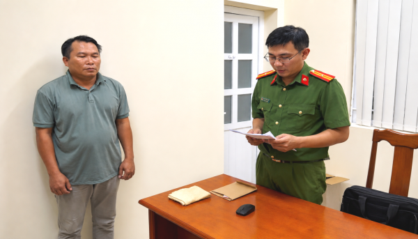 Thi hành lệnh bắt tạm giam giáo viên dạy lái xe ô tô Võ Trường Giang SN 1988- Ảnh 1.