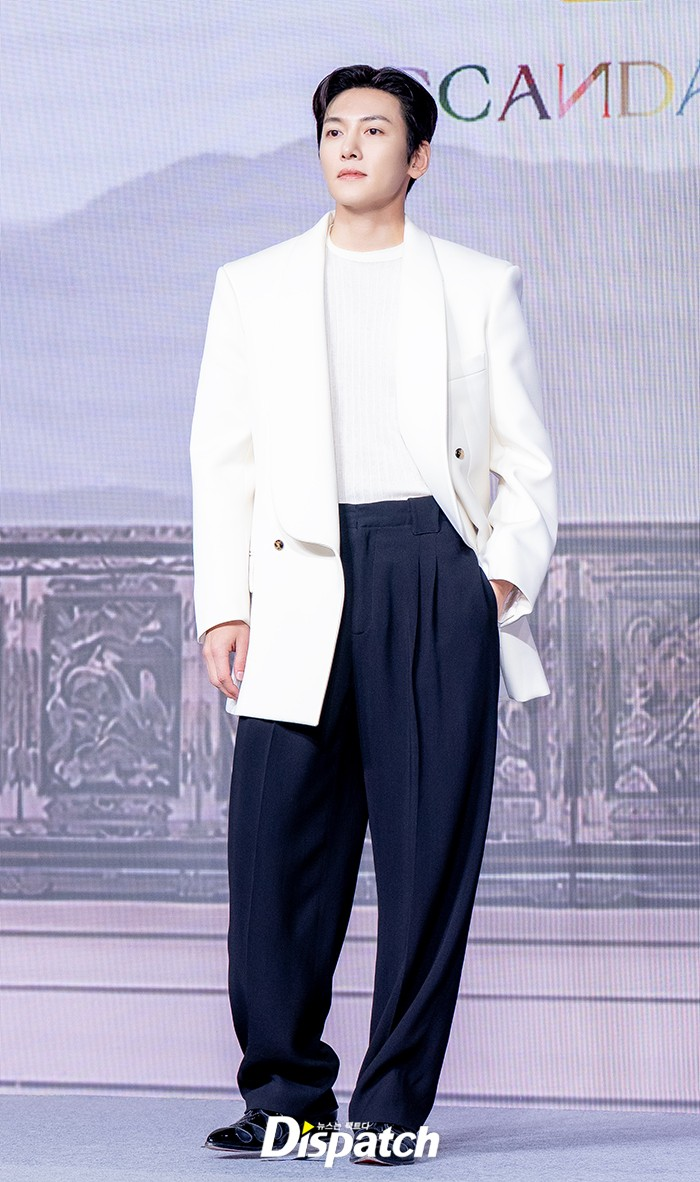 Sự kiện toàn sao khủng: Ji Chang Wook chuẩn bạch mã hoàng tử, mỹ nhân đẹp nhất thế giới ga lăng với Son Ye Jin- Ảnh 2.