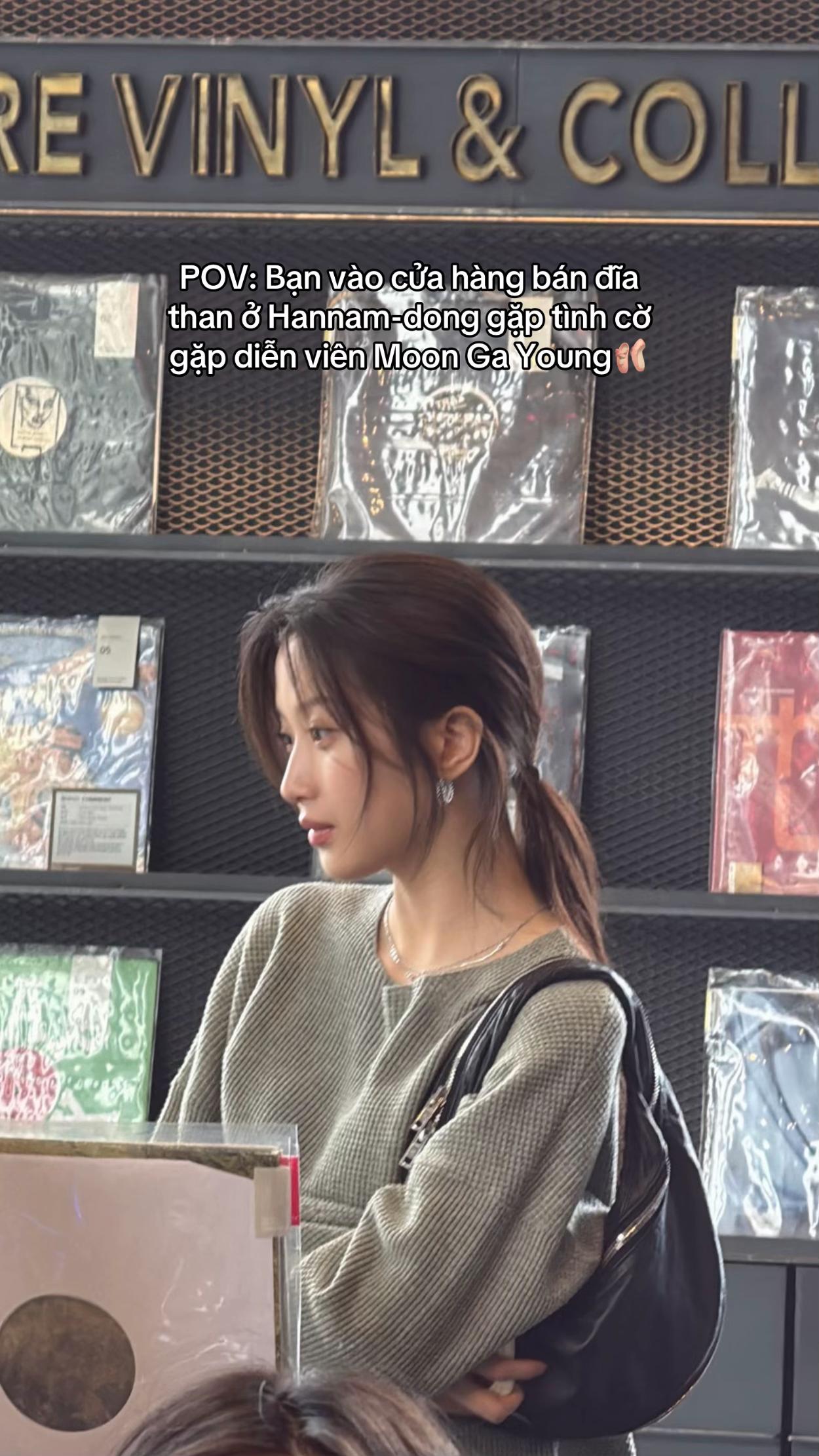 Minh tinh lấn át Son Ye Jin để đầu bù tóc rối ra đường vẫn đươc khen sang- Ảnh 1.