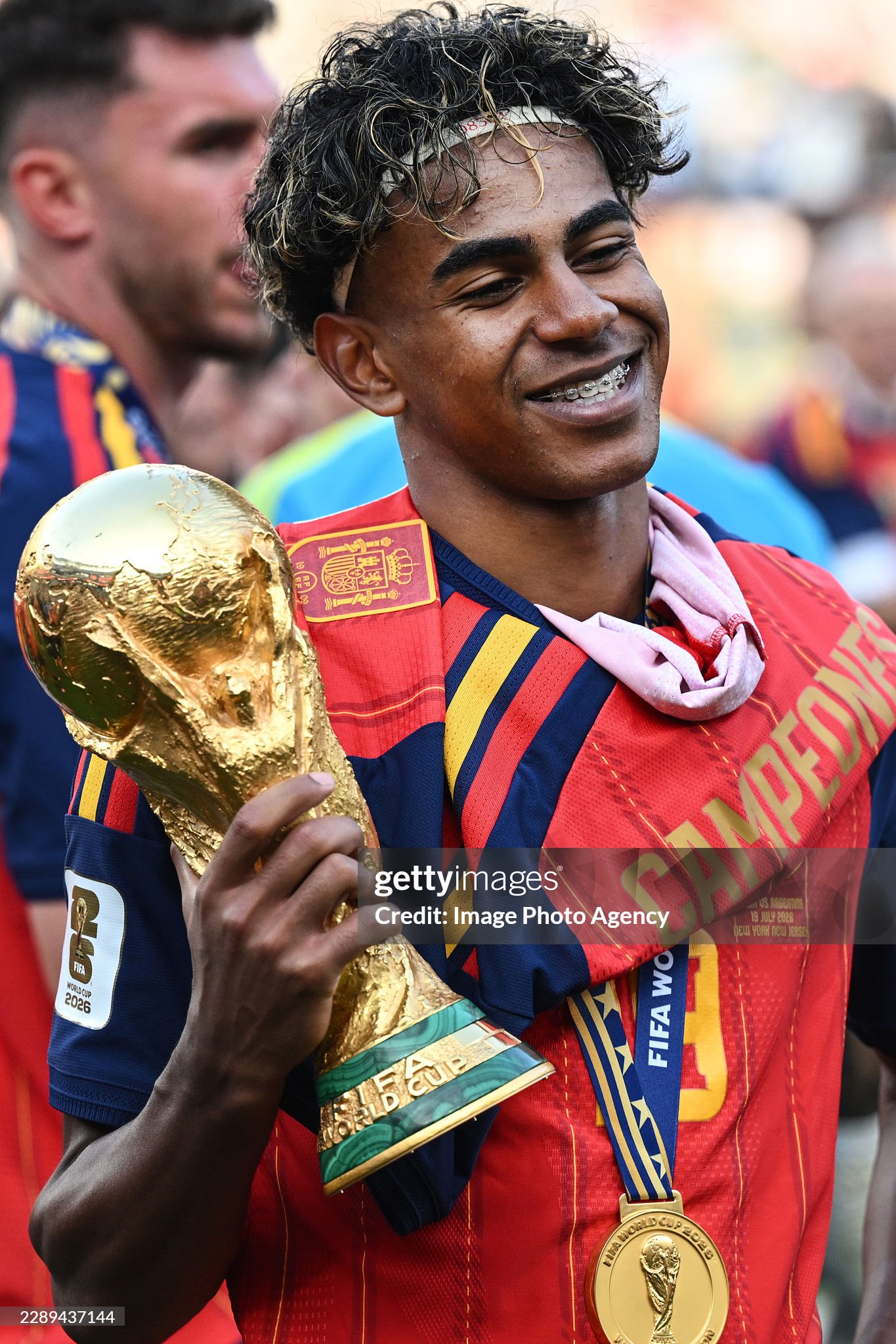 Cuộc đua vĩ đại của Messi và Ronaldo sắp khép lại kỷ nguyên huyền thoại, ai sẽ là người kế thừa vị thế số 1 thế giới?- Ảnh 2.