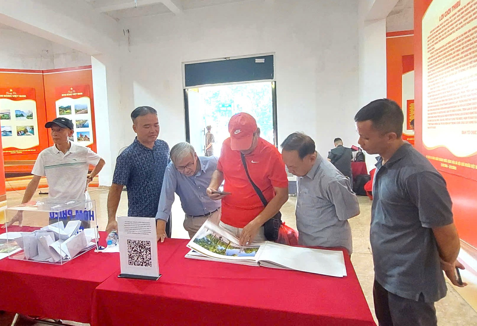Điều chỉnh quy hoạch hồ Hoàn Kiếm: Đổi mới để phát triển nhưng không được mất hồn cốt di sản- Ảnh 2.