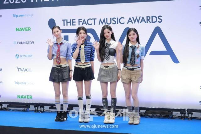 Sự kiện hot nhất showbiz hôm nay: Seohyun (SNSD) hóa nữ thần, nam thần BAD "hẩy ngực" chiếm trọn spotlight- Ảnh 22.