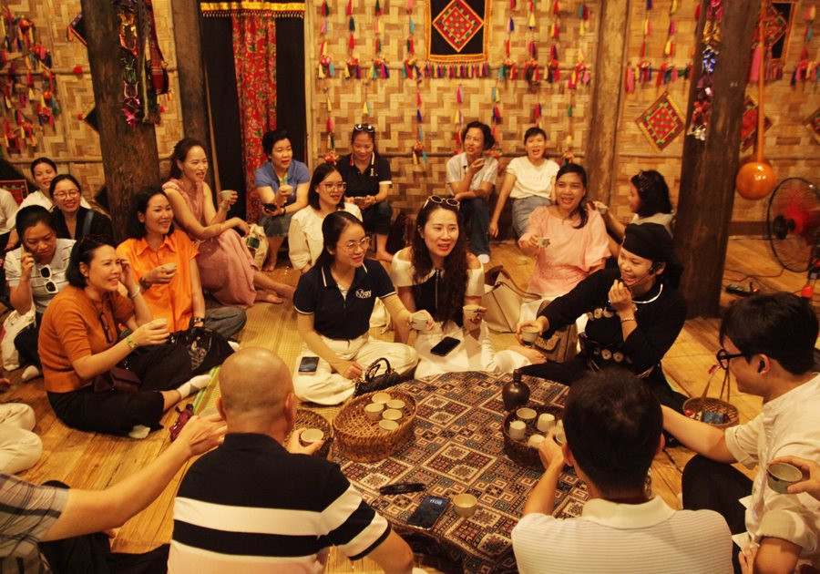 Việt Nam có 1 ngôi làng gần 200 người "ăn chung nồi cơm, tiêu chung túi tiền": Xanh mát như ốc đảo, được công nhận "Làng du lịch tốt nhất thế giới"- Ảnh 7.