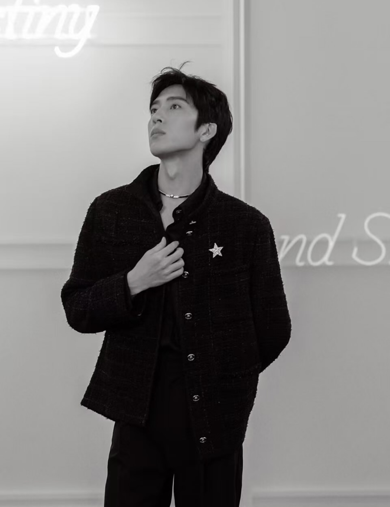 Tổng tài bad boy đang khiến cả MXH rần rần: Visual miễn chê, cùng bạn gái trở thành cặp đôi mặc đẹp nhất showbiz- Ảnh 15.