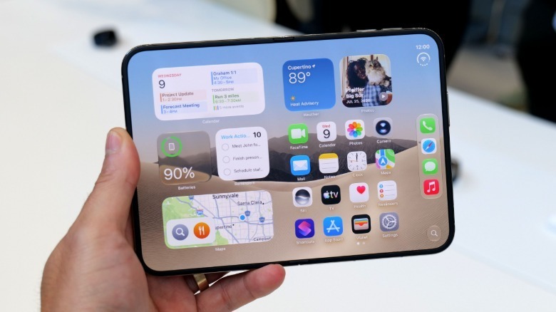 Ngắm cận cảnh iPhone Duo giá trăm triệu, gập mở êm ái, mỏng dính sang xịn- Ảnh 3.