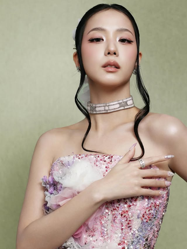 Jisoo lộ cả tá bằng chứng hẹn hò 