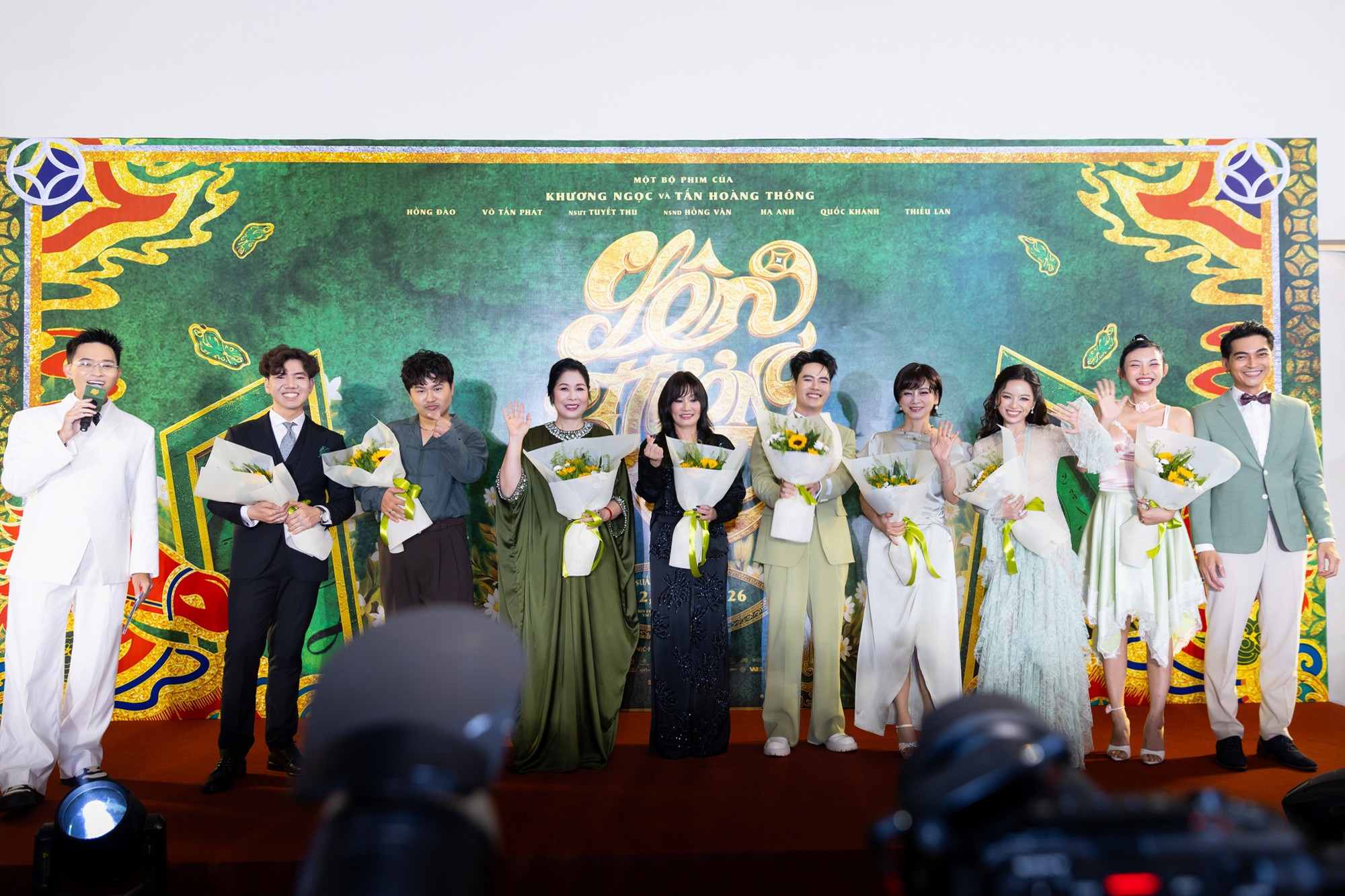 Thảm đỏ HOT nhất tối nay: Hạ Anh lộng lẫy như nữ thần, Uyển Ân - Minh Anh đẹp gì mà đẹp khiếp thế- Ảnh 1.