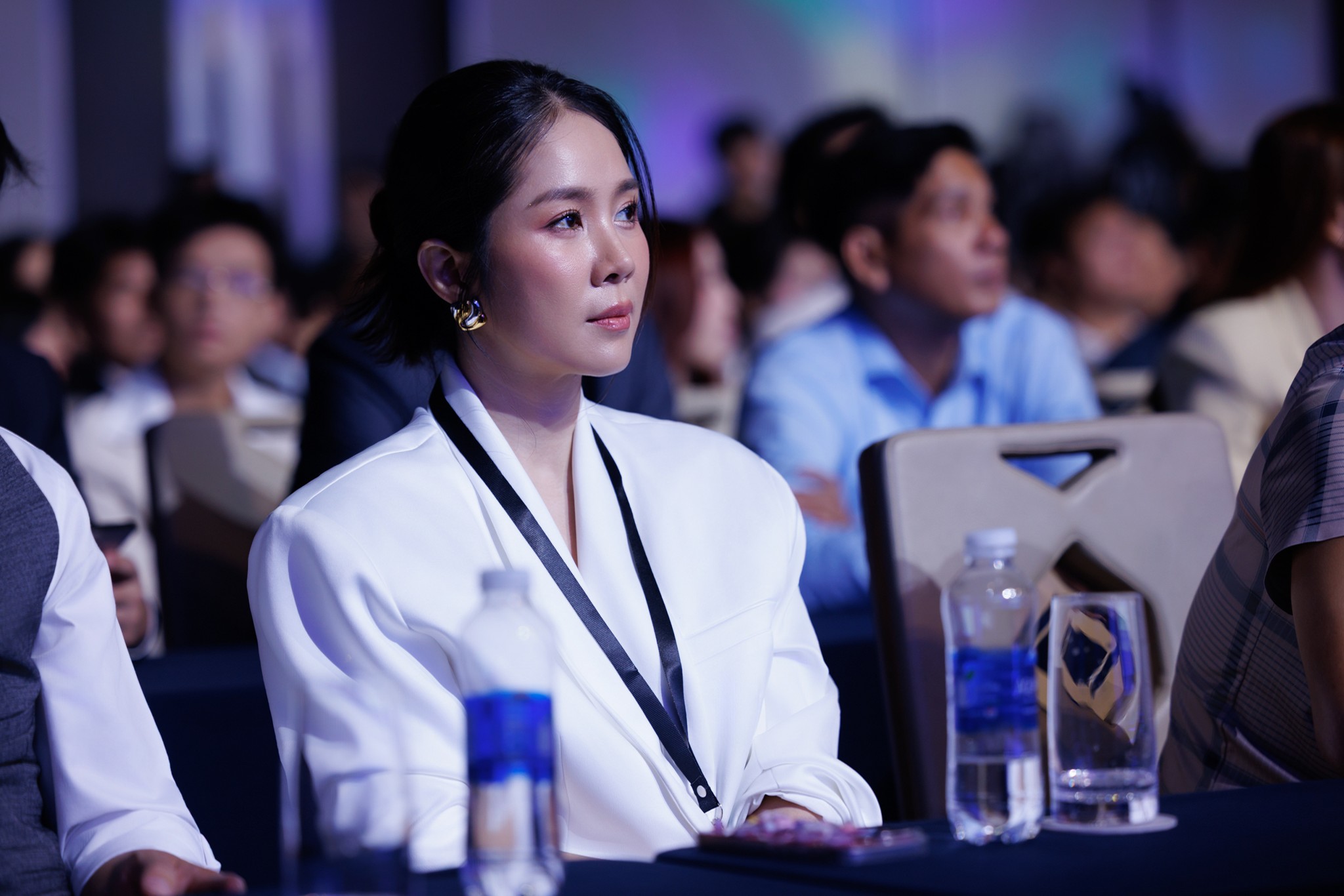 Thuỳ Anh - Chế Nguyễn Quỳnh Châu "đua" visual, vợ chồng Anh Đức và loạt cặp đôi tình tứ xuất hiện tại KOL Summit 2026 - Ảnh 6.