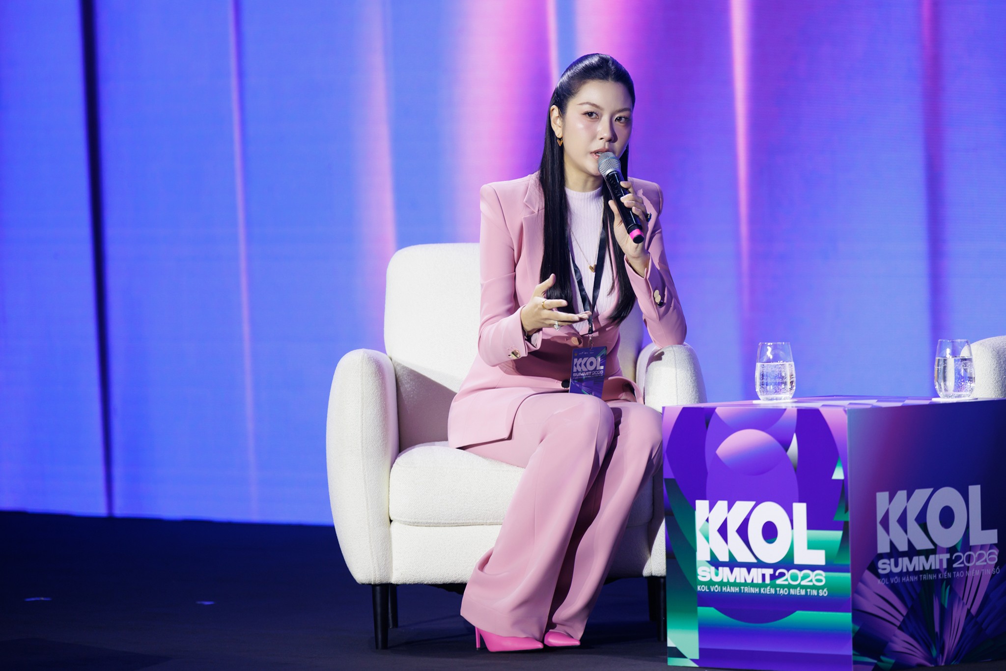 KOL Summit 2026: Chính thức bước vào 2 phiên chuyên đề thảo luận về AI, khủng hoảng niềm tin và tương lai sáng tạo - Ảnh 2.