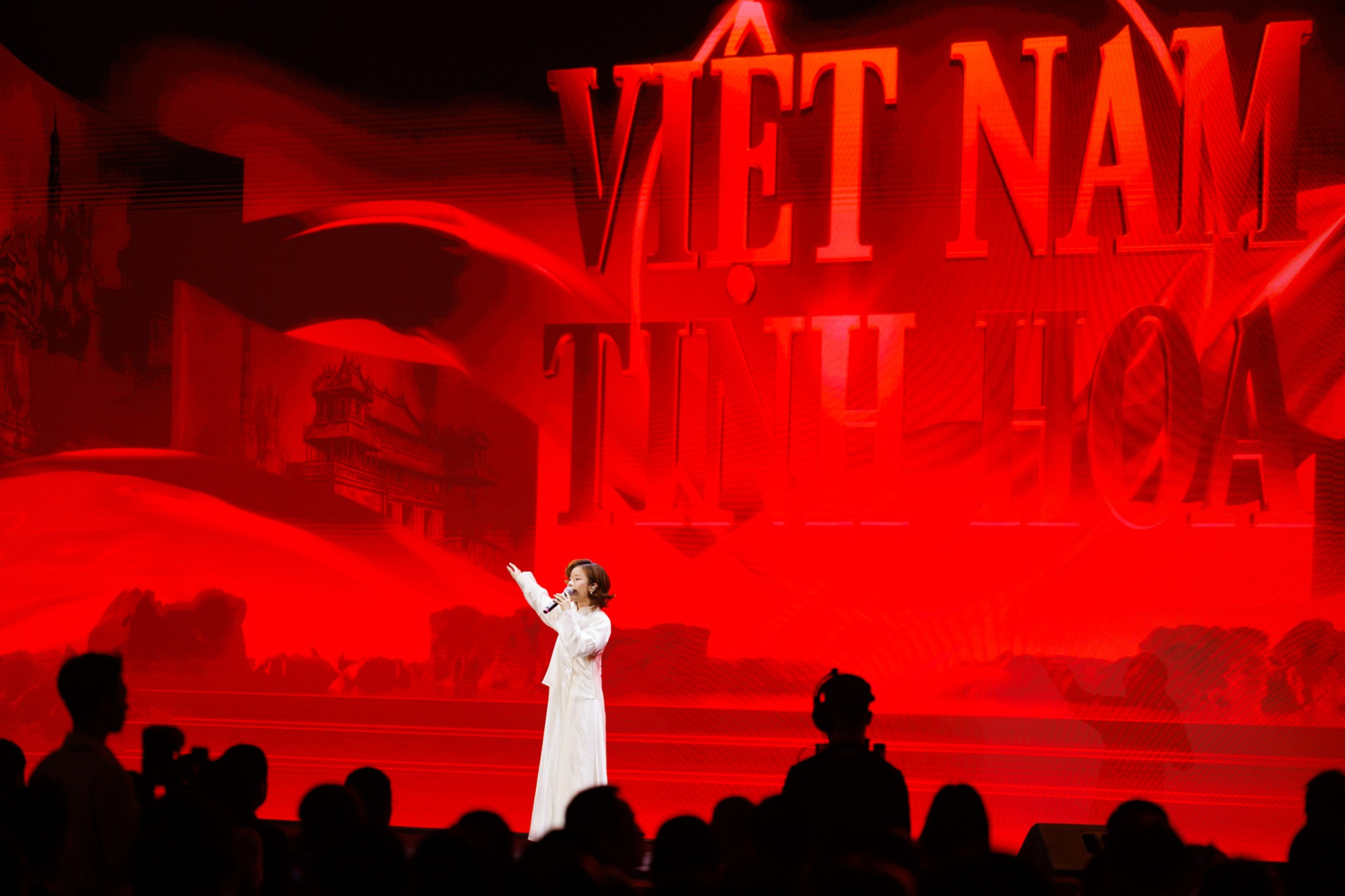 "Đã mắt, đã tai" với visual cực phẩm của Anh Tú và giọng hát "khủng" của Lâm Bảo Ngọc tại KOL Summit 2026- Ảnh 8.