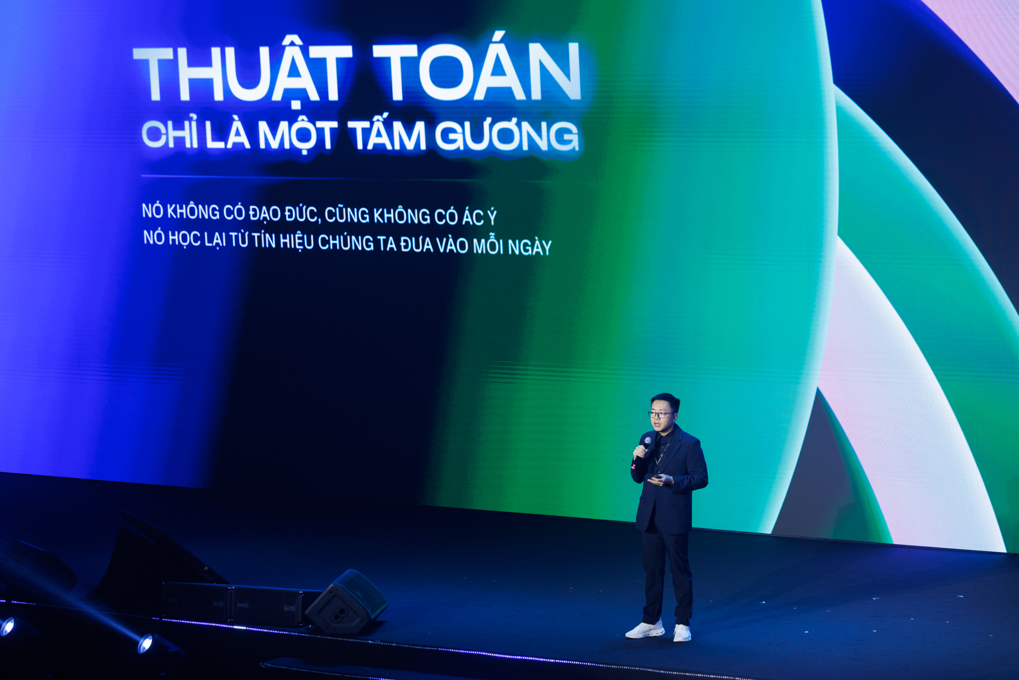 Đang diễn ra phiên toàn thể buổi chiều của KOL Summit 2026 với 1500 khách mời - Ảnh 3.