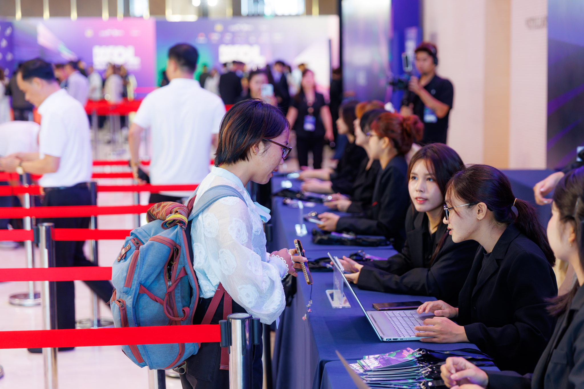 KOL Summit 2026: Chính thức bước vào 2 phiên chuyên đề thảo luận về AI, khủng hoảng niềm tin và tương lai sáng tạo - Ảnh 35.